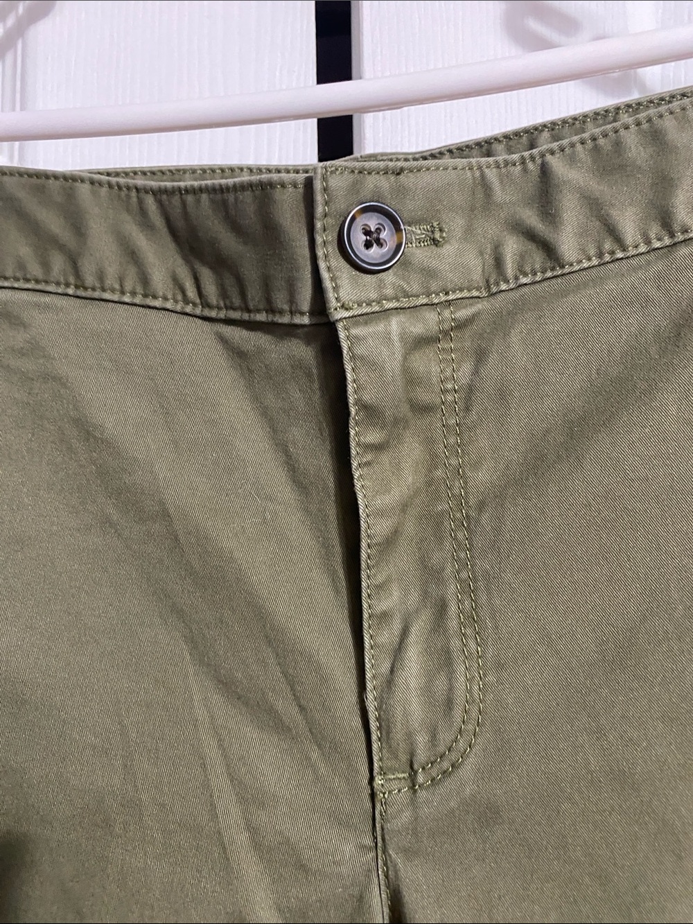 Banana Republic city chino green cuffed shorts size 14 - Picture 3 of 9